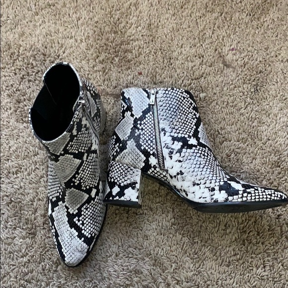 Calvin Klein boots - Picture 3 of 3